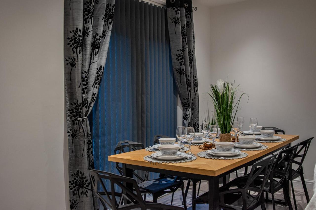 BV Comfy Spacious 3 Bedroom House At Tatton Street Mánchester Exterior foto