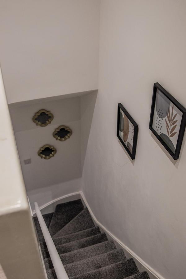 BV Comfy Spacious 3 Bedroom House At Tatton Street Mánchester Exterior foto