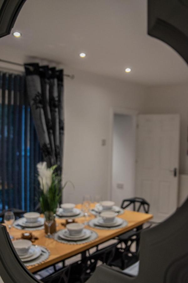 BV Comfy Spacious 3 Bedroom House At Tatton Street Mánchester Exterior foto